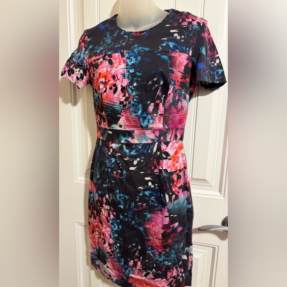 French Connection "Lolo" Stretch
Sheath Dress size 6 - Picture 3 of 4